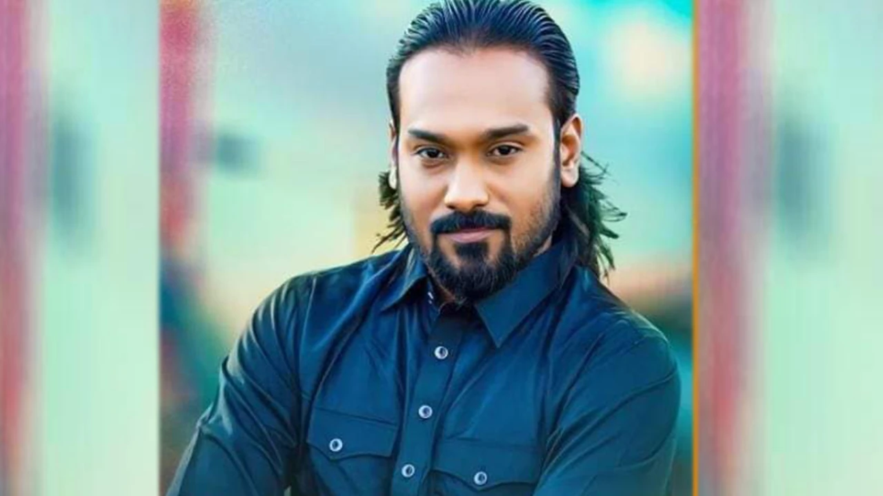 বাস-অটোরিকশা সংঘর্ষে সংগীত শিল্পী পাগল হাসানসহ নিহত ২