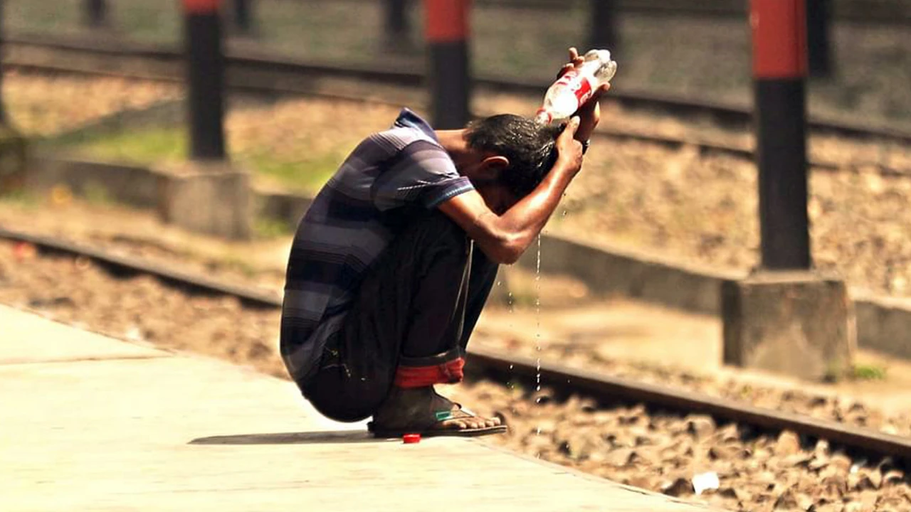 গরম নিয়ে দুঃসংবাদ দিল আবহাওয়া অধিদপ্তর