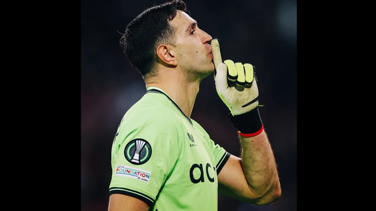 দুটি হলুদ কার্ড দেখেও লাল কার্ড পাননি, টাইব্রেকারের নায়ক মার্তিনেস