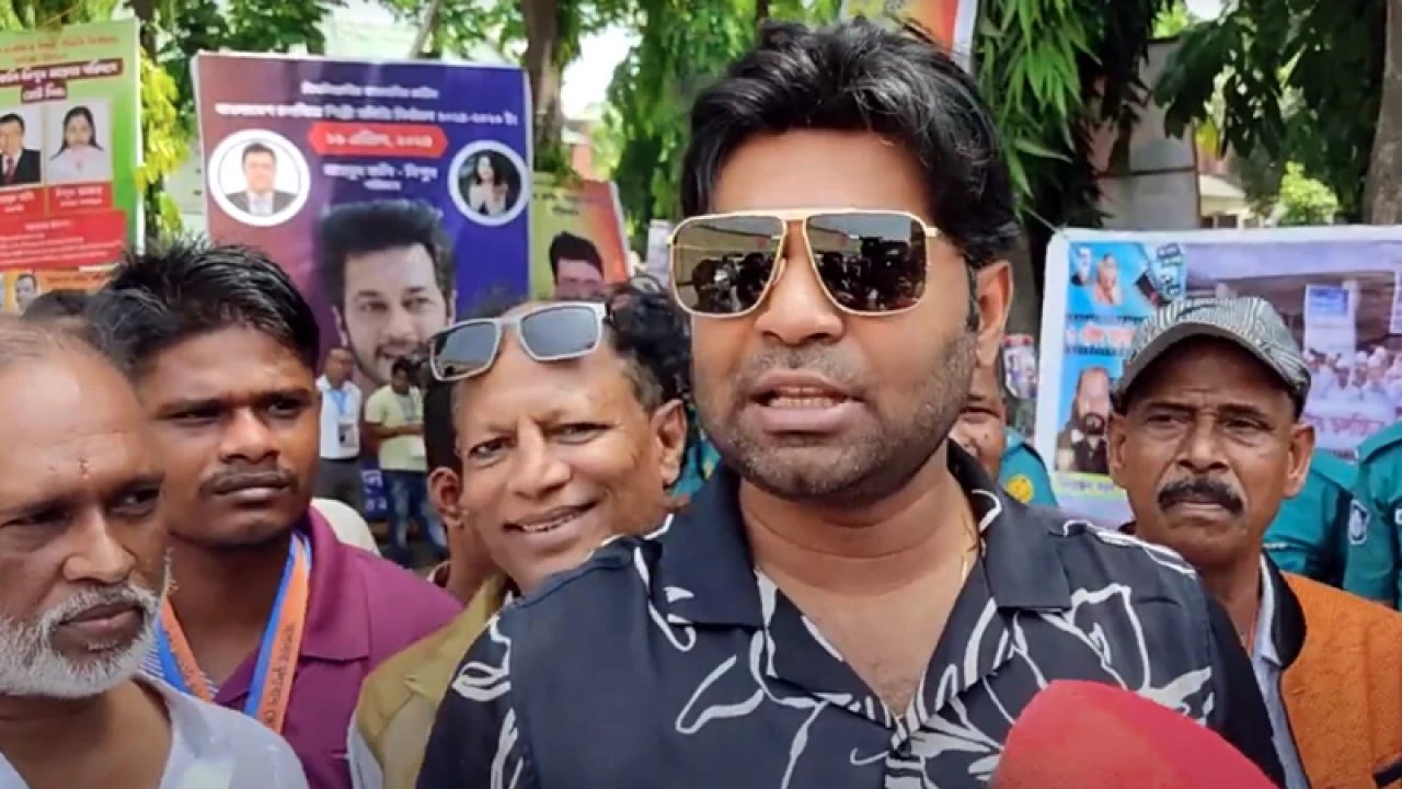 ৮ বছর পর ভোট দিতে এলেন কাজী মারুফ