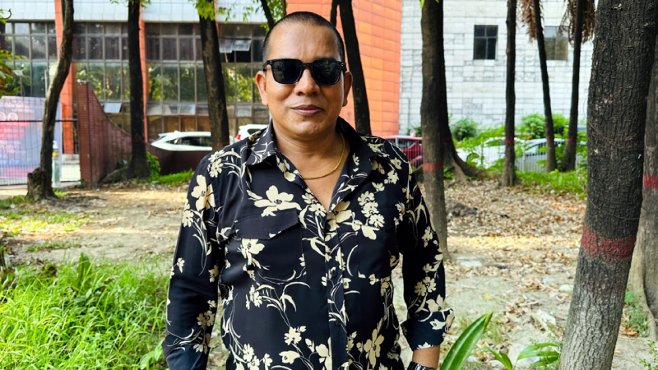 ভোট দিতে এসে খেপলেন হাসান জাহাঙ্গীর