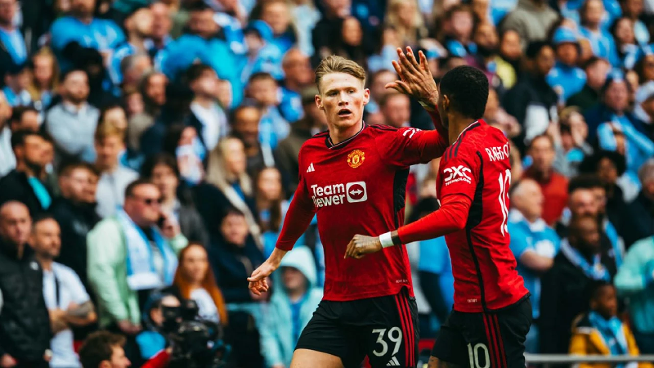 ফাইনালে লড়বে দুই ম্যানচেস্টার