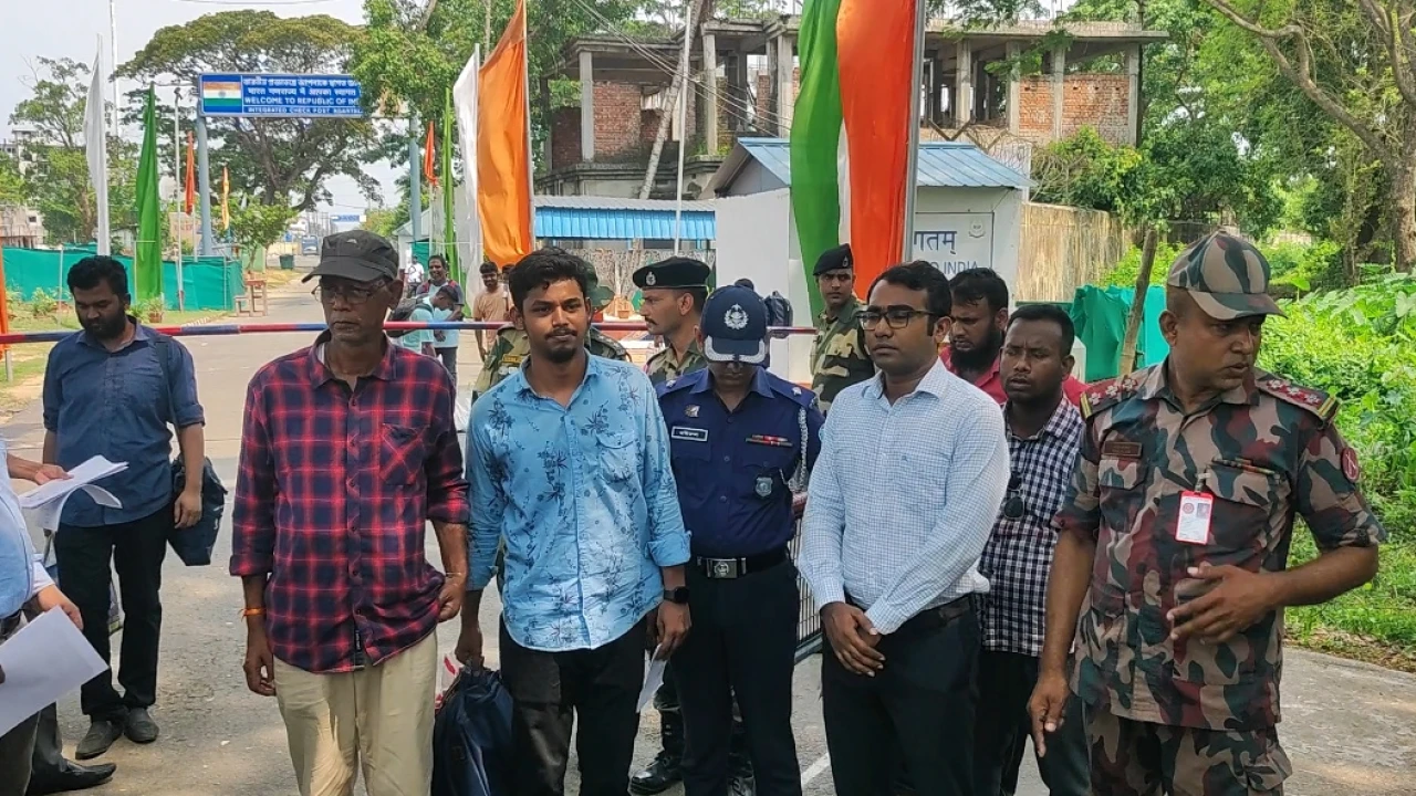 ভারতে কারাভোগ শেষে ফিরলেন ১৩ বাংলাদেশি