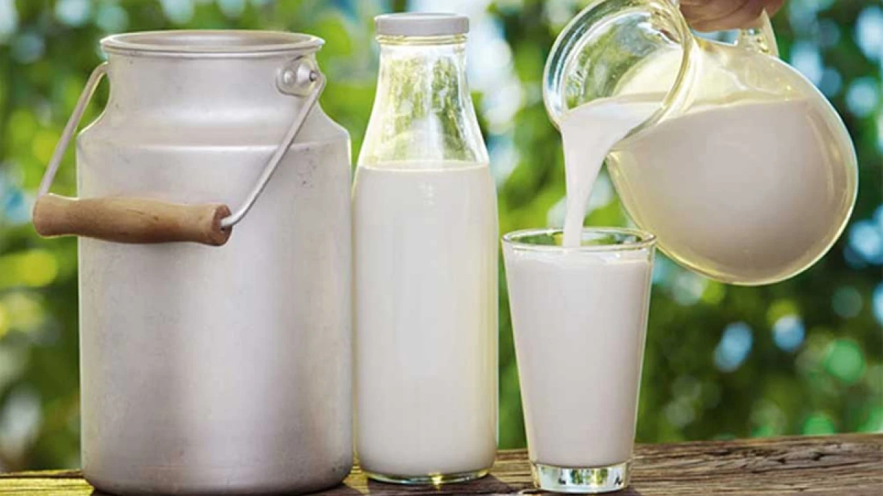 ৩০ টাকায় মিলছে এক লিটার দুধ