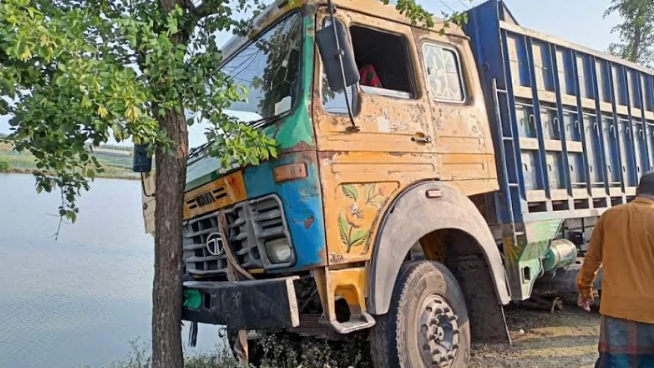 রামপালে ট্রাকচাপায় ভ্যানের ৩ যাত্রী নিহত