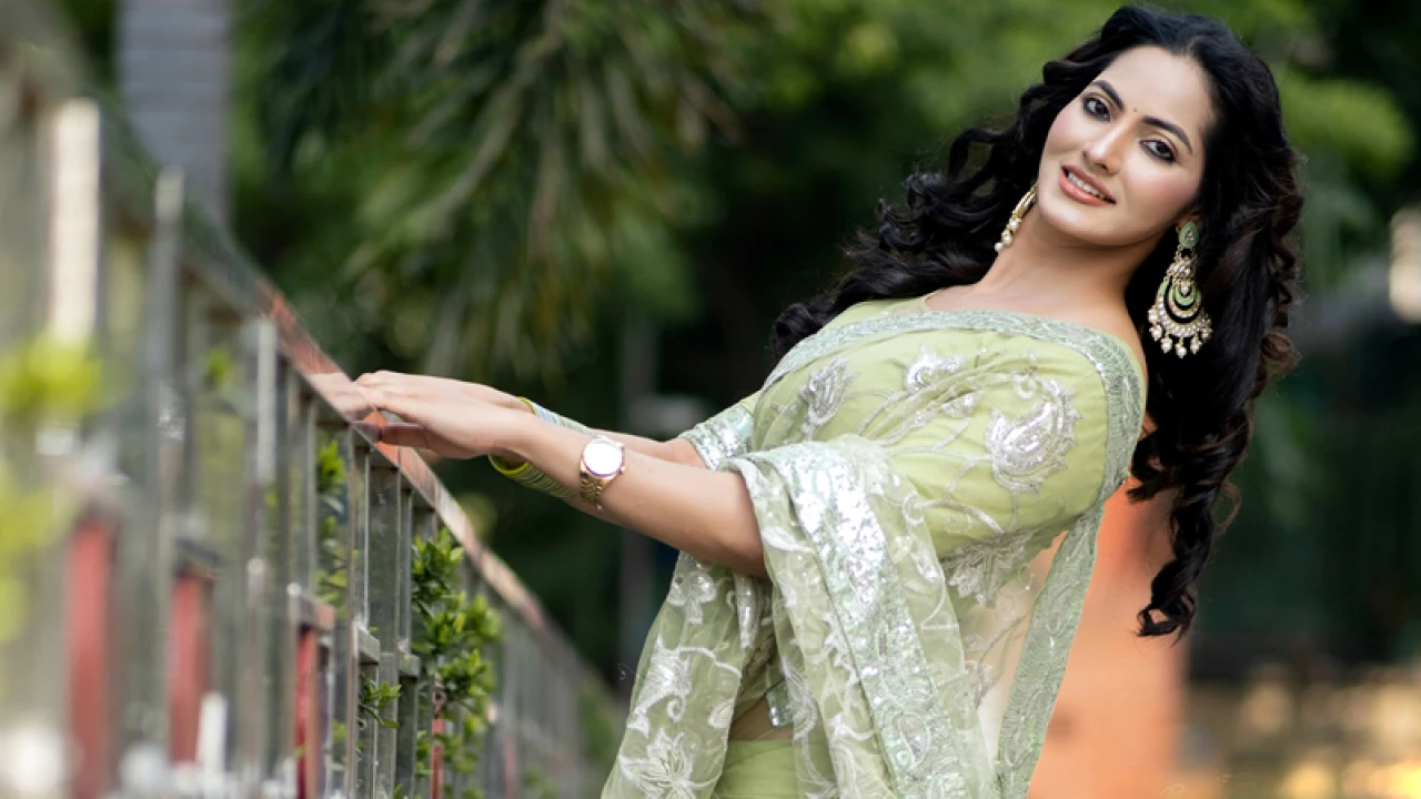 যুক্তরাষ্ট্রে গিয়ে বিপাকে চিত্রনায়িকা