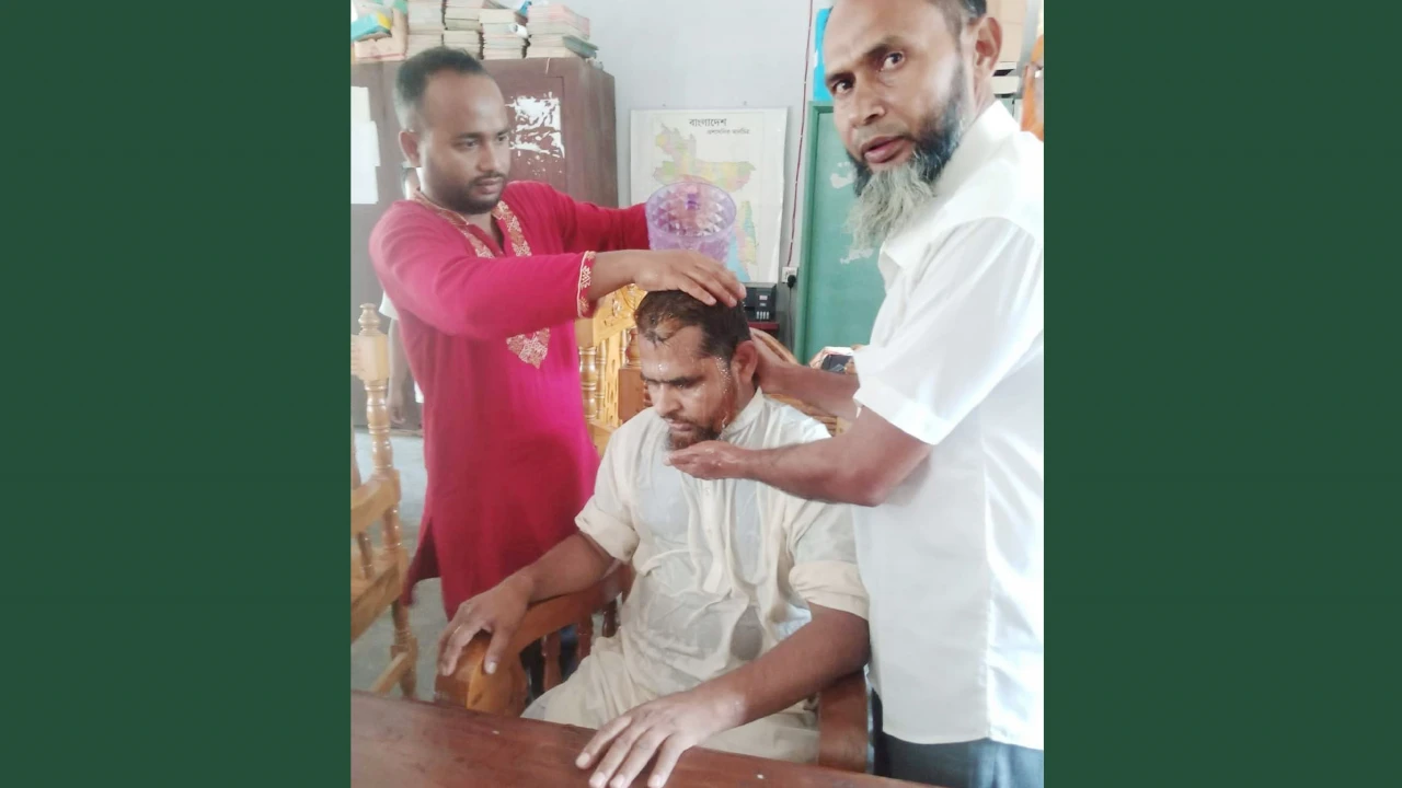 হিট স্ট্রোকে মাদ্রাসায় জ্ঞান হারালেন শিক্ষক