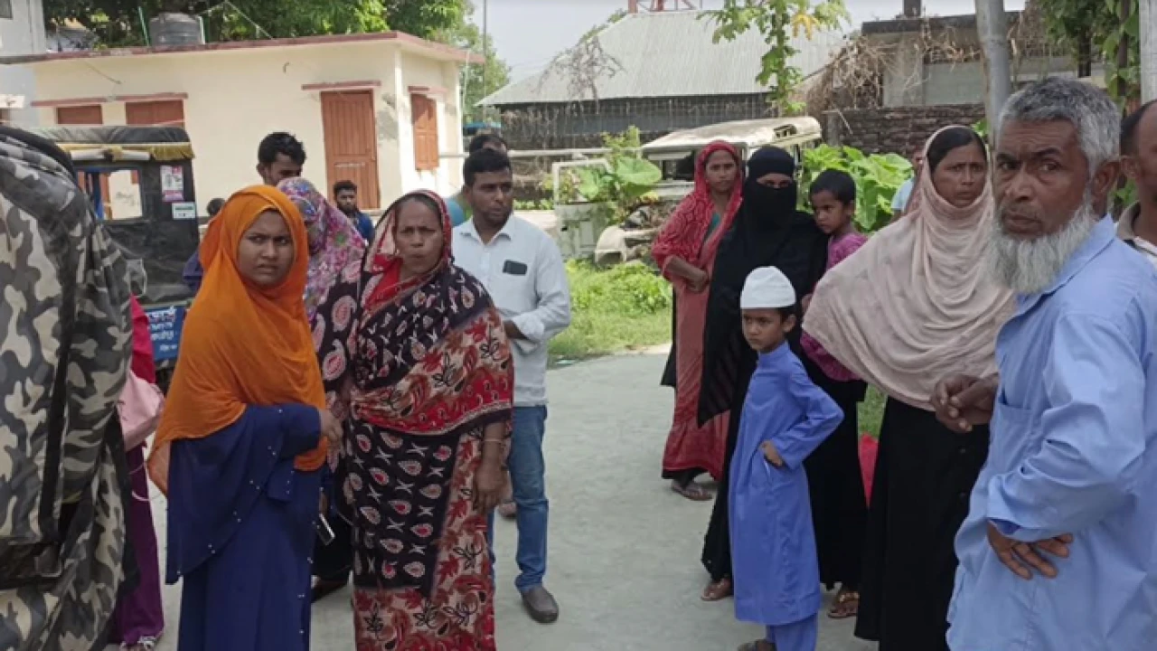 মাদারীপুরে থ্রি-হুইলার খাদে পড়ে নিহত ২