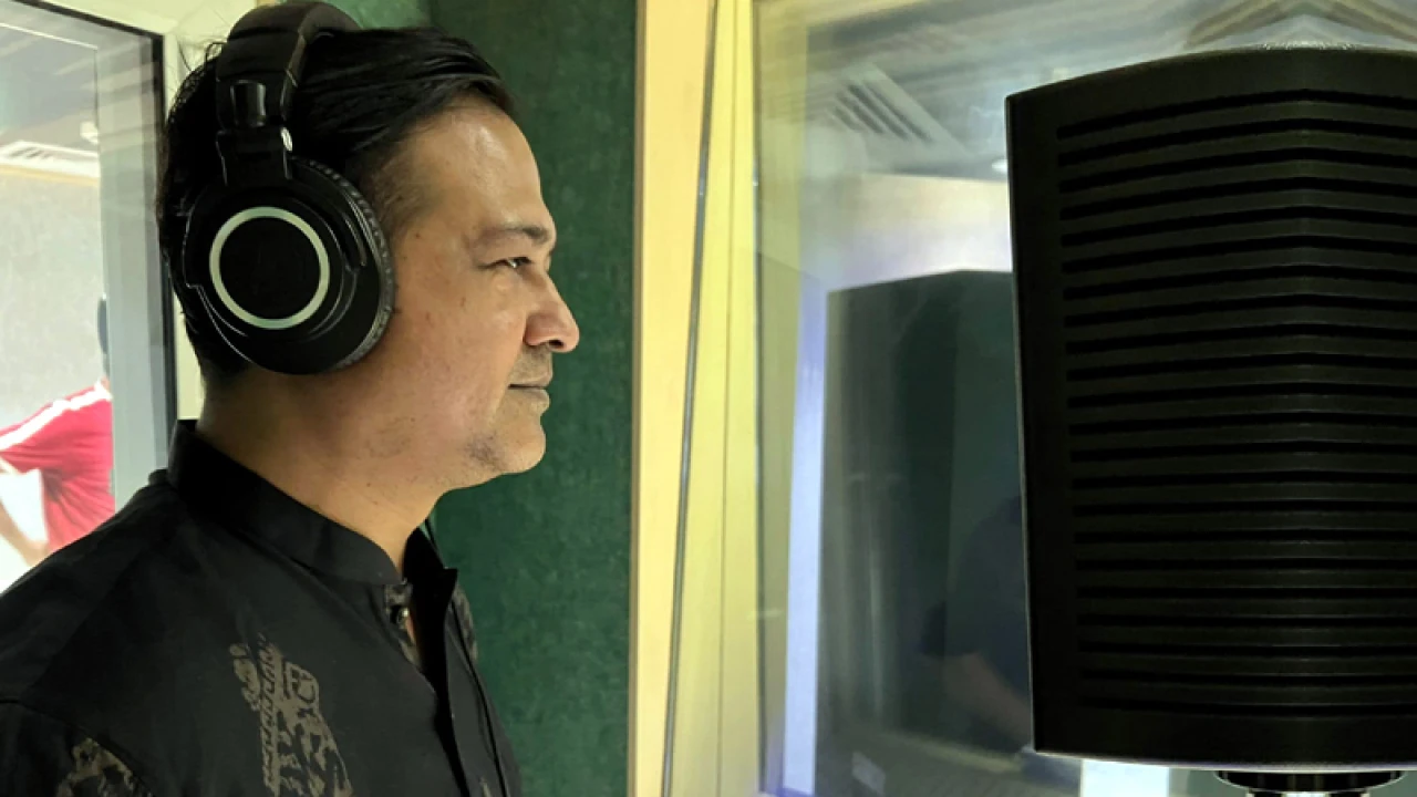 এ আর রহমানের স্টুডিওতে গিয়ে দেশের কাছে যা চাইলেন আসিফ