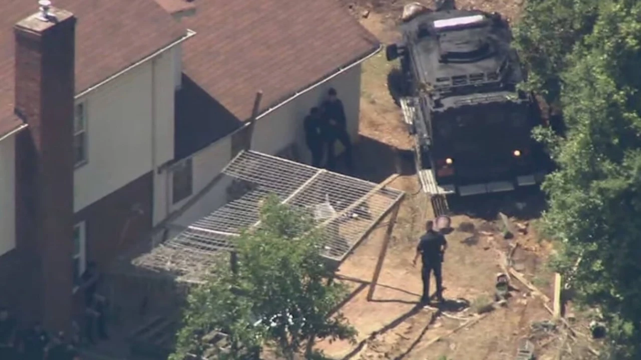 যুক্তরাষ্ট্রে বন্দুকধারীর গুলিতে ৪ পুলিশ কর্মকর্তা নিহত, ৪ জন আহত