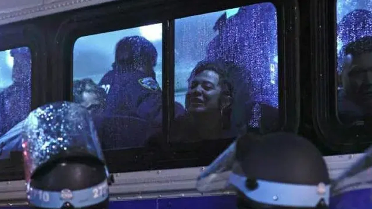 ফিলিস্তিনের পক্ষে বিক্ষোভ থামাতে কলম্বিয়া বিশ্ববিদ্যালয়ে পুলিশ