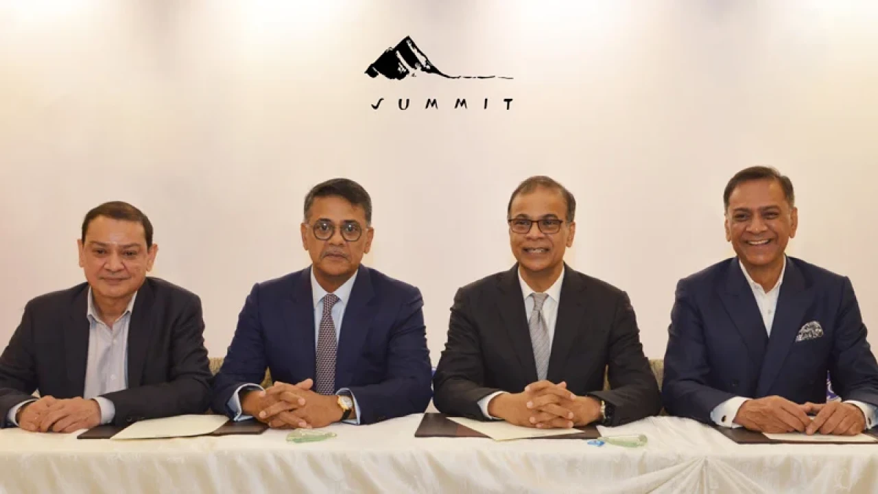 সামিট গ্রুপের নেতৃত্বে কৌশলগত পরিবর্তন