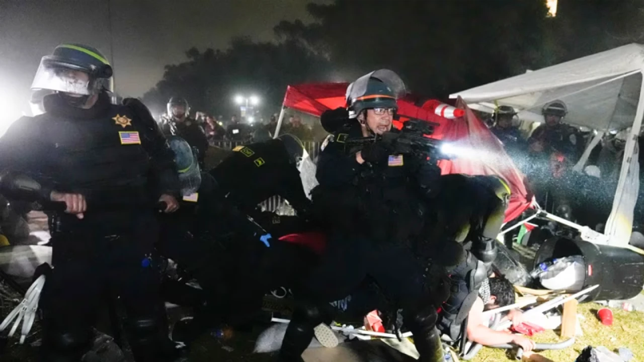 যুক্তরাষ্ট্রে ফিলিস্তিনিপন্থী বিক্ষোভ: বিভিন্ন ক্যাম্পাস থেকে গ্রেপ্তার ২০০০