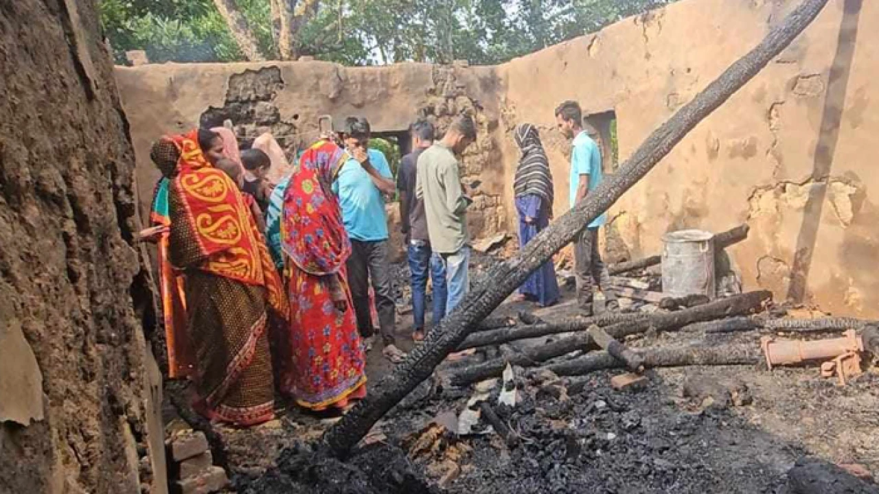 আগুনে পুড়ে মা-ছেলের মৃত্যু