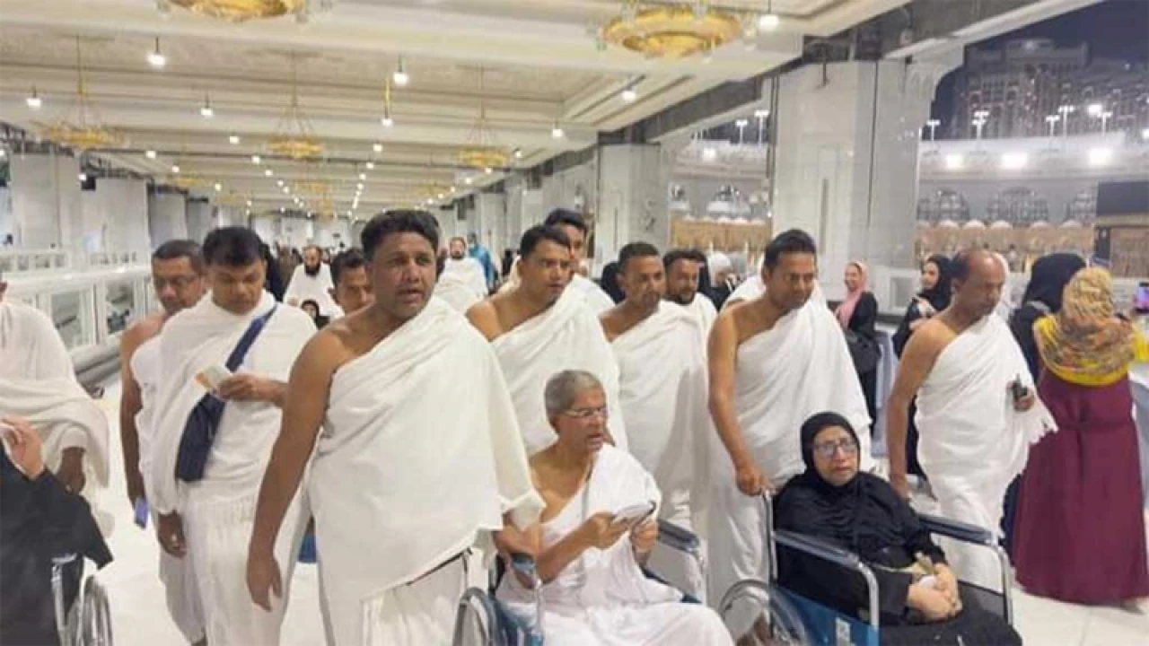 সস্ত্রীক উমরাহ পালন করলেন বিএনপি মহাসচিব