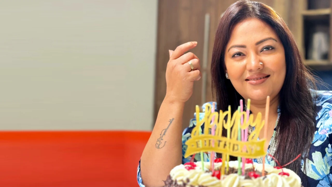 ‘৬৩ বছর বয়সেও আমার মতো সুন্দর থাকবেন’