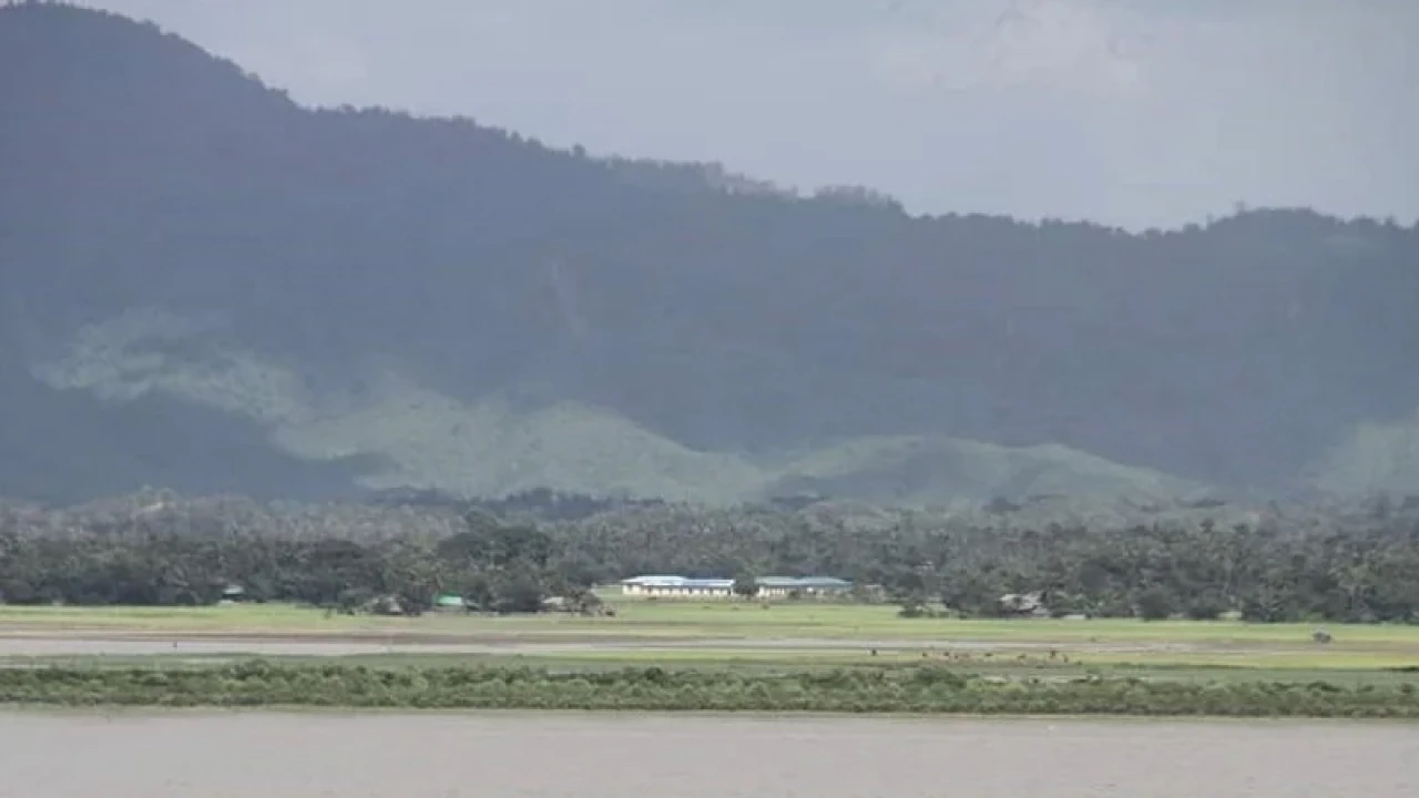 মর্টারশেলের বিকট বিস্ফোরণে কাঁপছে টেকনাফ