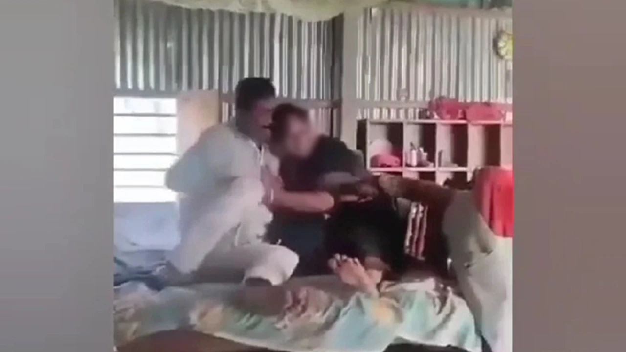 নারী ইউপি সদস্যের সঙ্গে উপজেলা চেয়ারম্যান প্রার্থীর ভিডিও ফাঁস