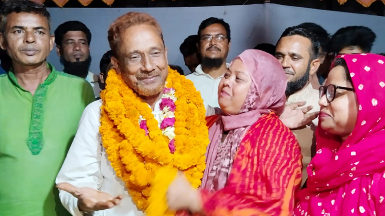 সাবেক মন্ত্রীর ভাইকে হারিয়ে উপজেলা চেয়ারম্যান হলেন সবুজ