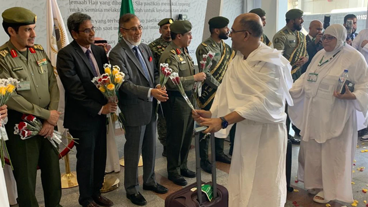 সৌদিতে পৌঁছাল বাংলাদেশের প্রথম হজ ফ্লাইট