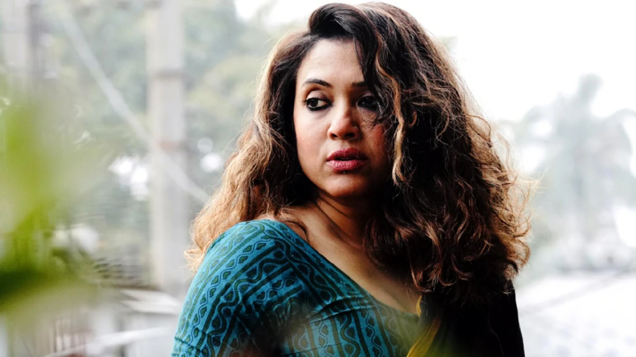 ‘ছেলেরা খালি আমার বাড়ি আসতে চায় কেন, বুঝি না’