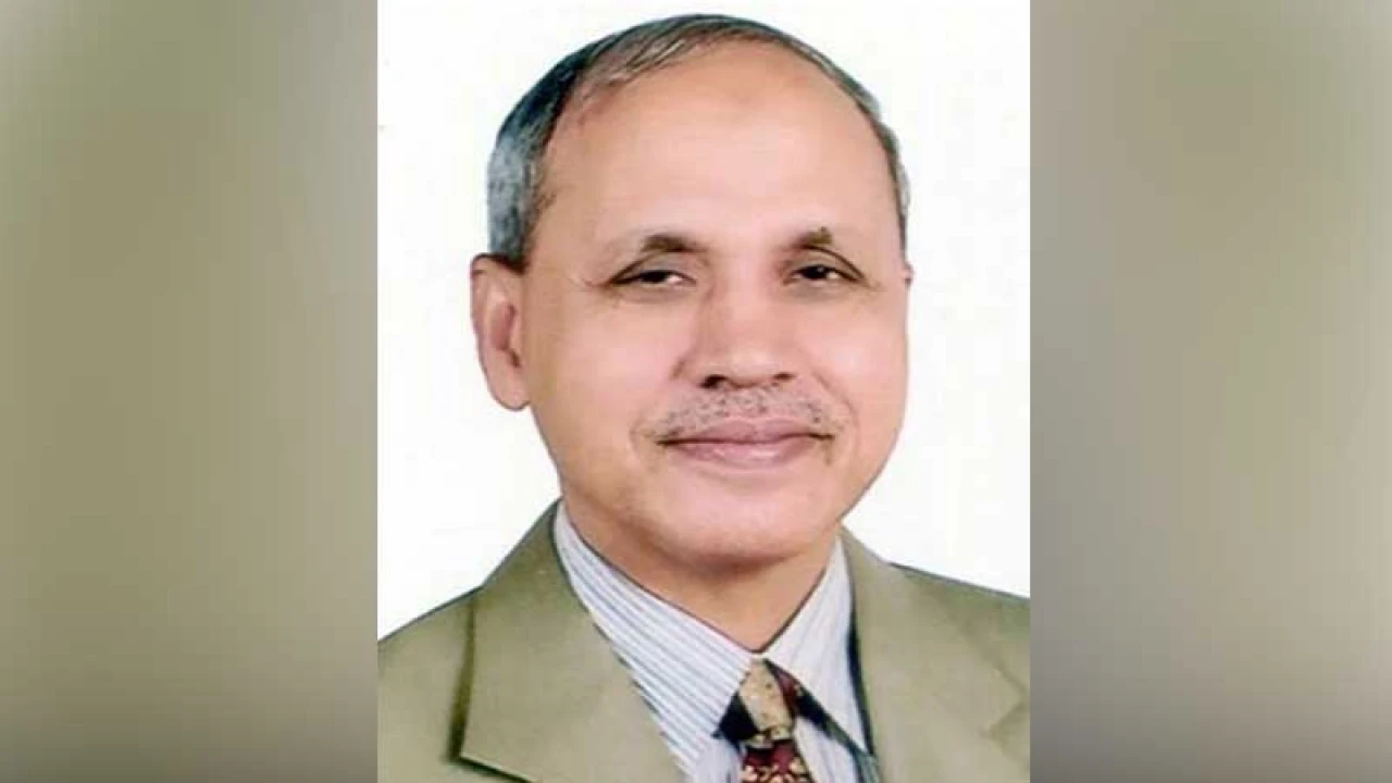 প্রকাশ্যে ভোট দেওয়ায় এমপিকে তলব