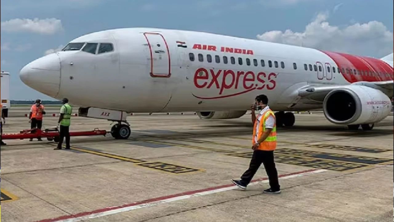এয়ার ইন্ডিয়ার বিমান থেকে লাফ দেওয়ার হুমকি যাত্রীর