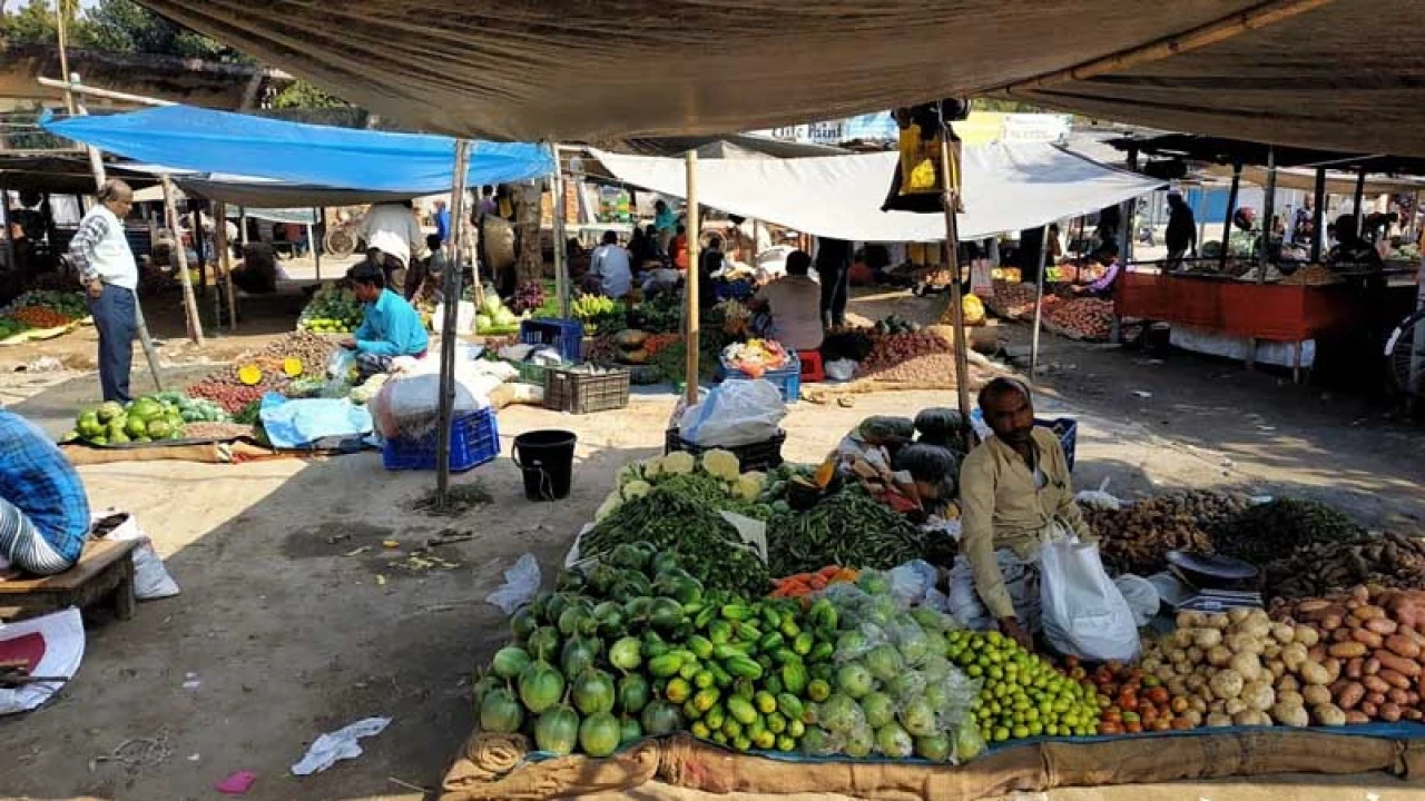 শহরের চেয়ে বেশি চাপে গ্রামের মানুষ