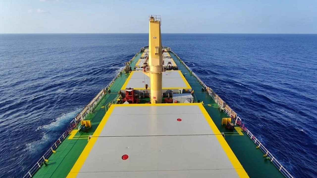 কুতুবদিয়ায় নোঙর করল এমভি আবদুল্লাহ