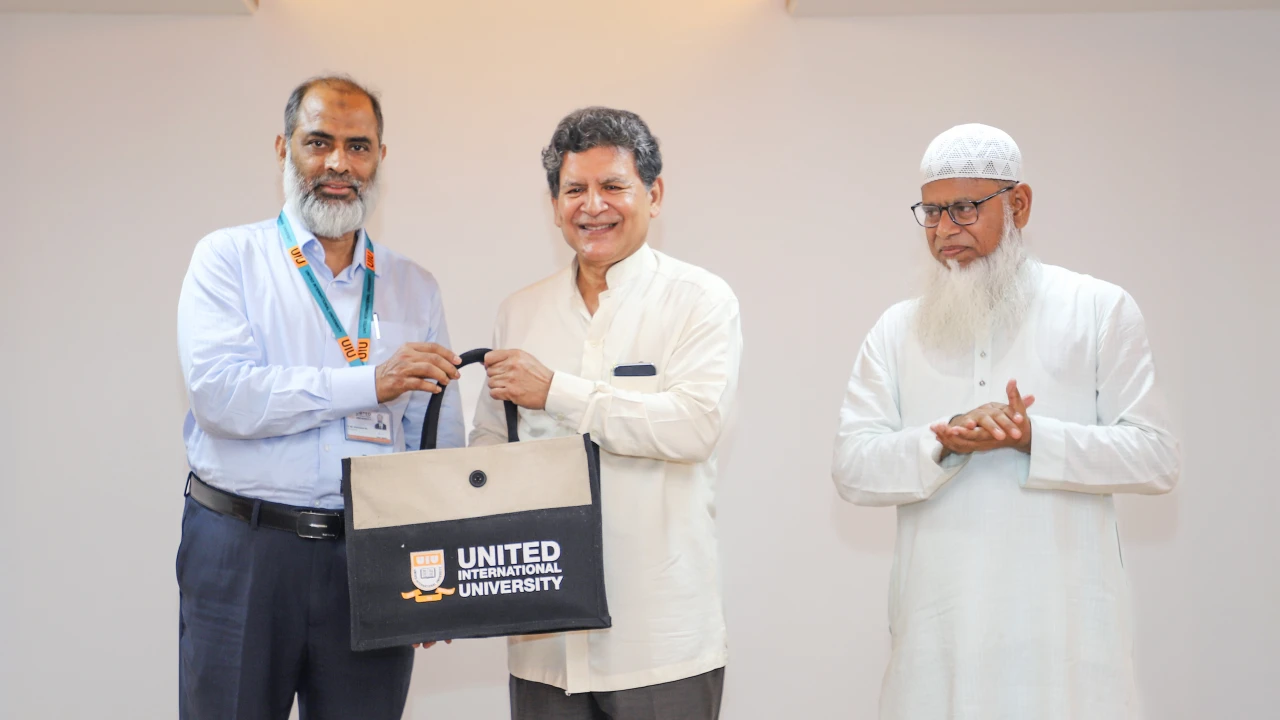 ইউআইইউতে ‘মধ্যম আয়ের স্বপ্নকে গণতন্ত্রীকরণের চ্যালেঞ্জ’ শীর্ষক সেমিনার অনুষ্ঠিত