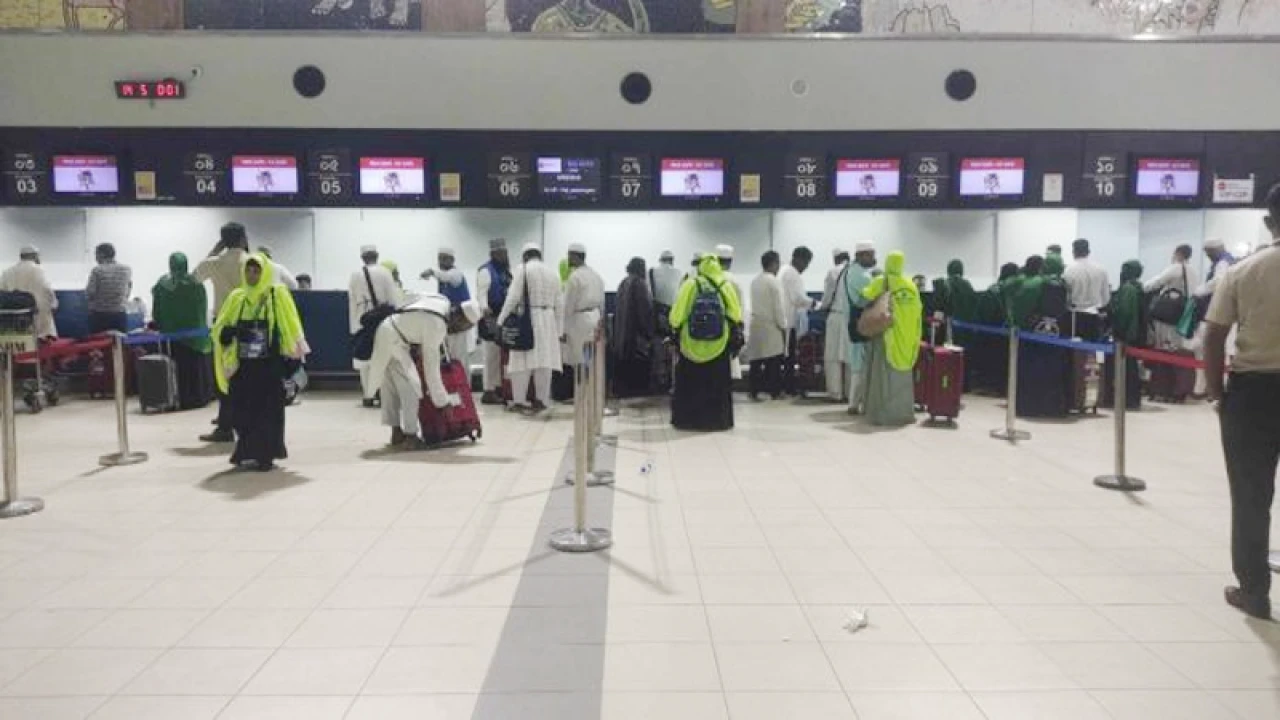 চট্টগ্রাম থেকে ছেড়ে গেল প্রথম হজ ফ্লাইট