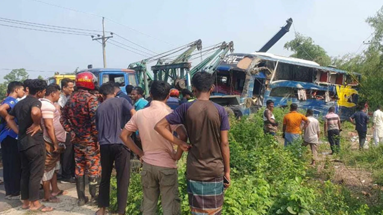 কুমিল্লার চৌদ্দগ্রামে বাস উল্টে ৫ জন নিহত, আহত ১০