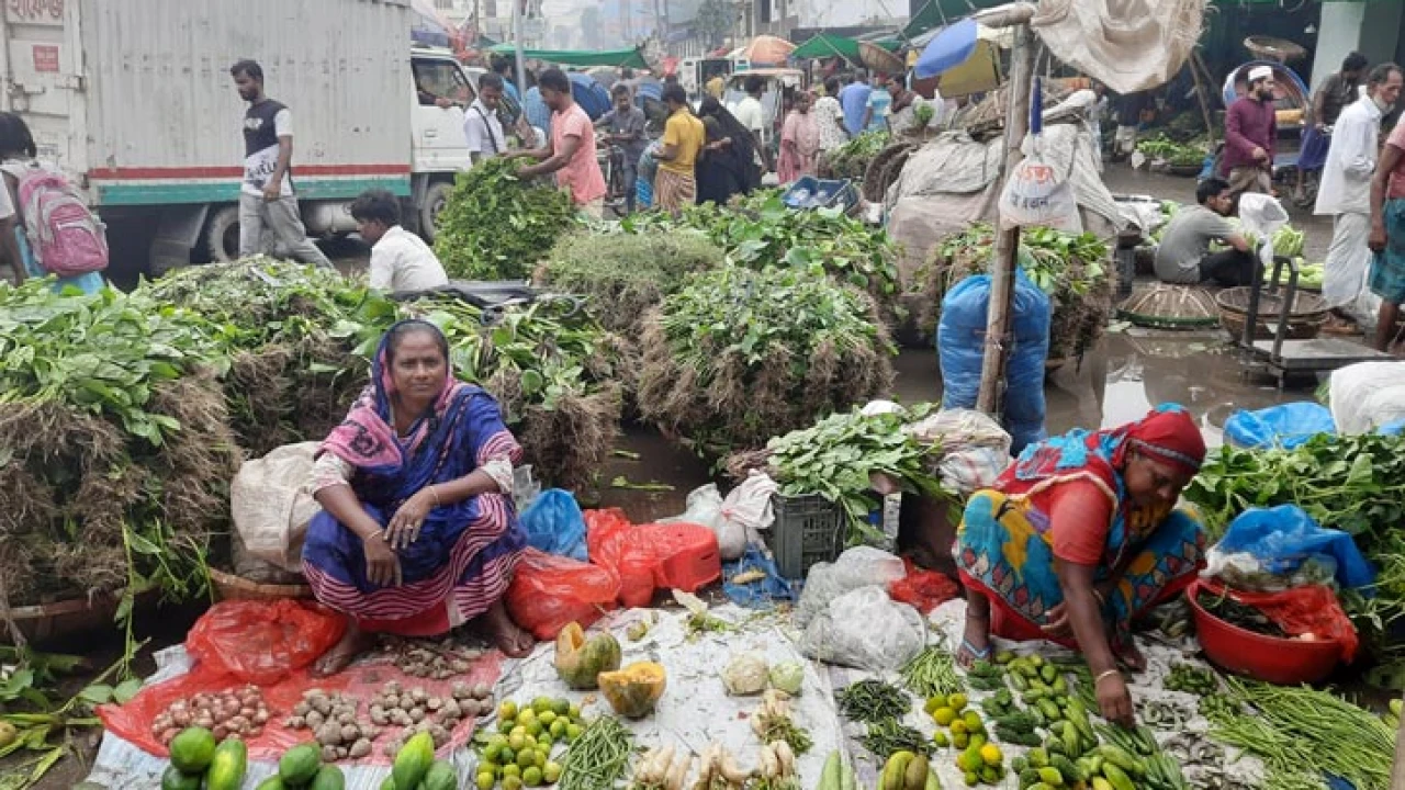 বাজার নিয়ন্ত্রণের বাইরে