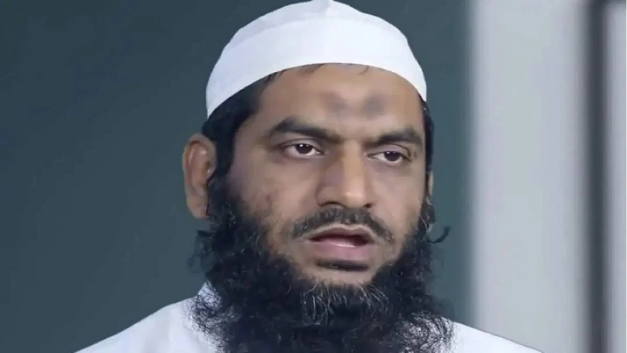 ডিবি কার্যালয়ে মামুনুল হক