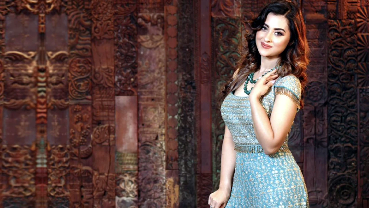 ফেসবুকে ঝড় তুলেছেন বুবলী