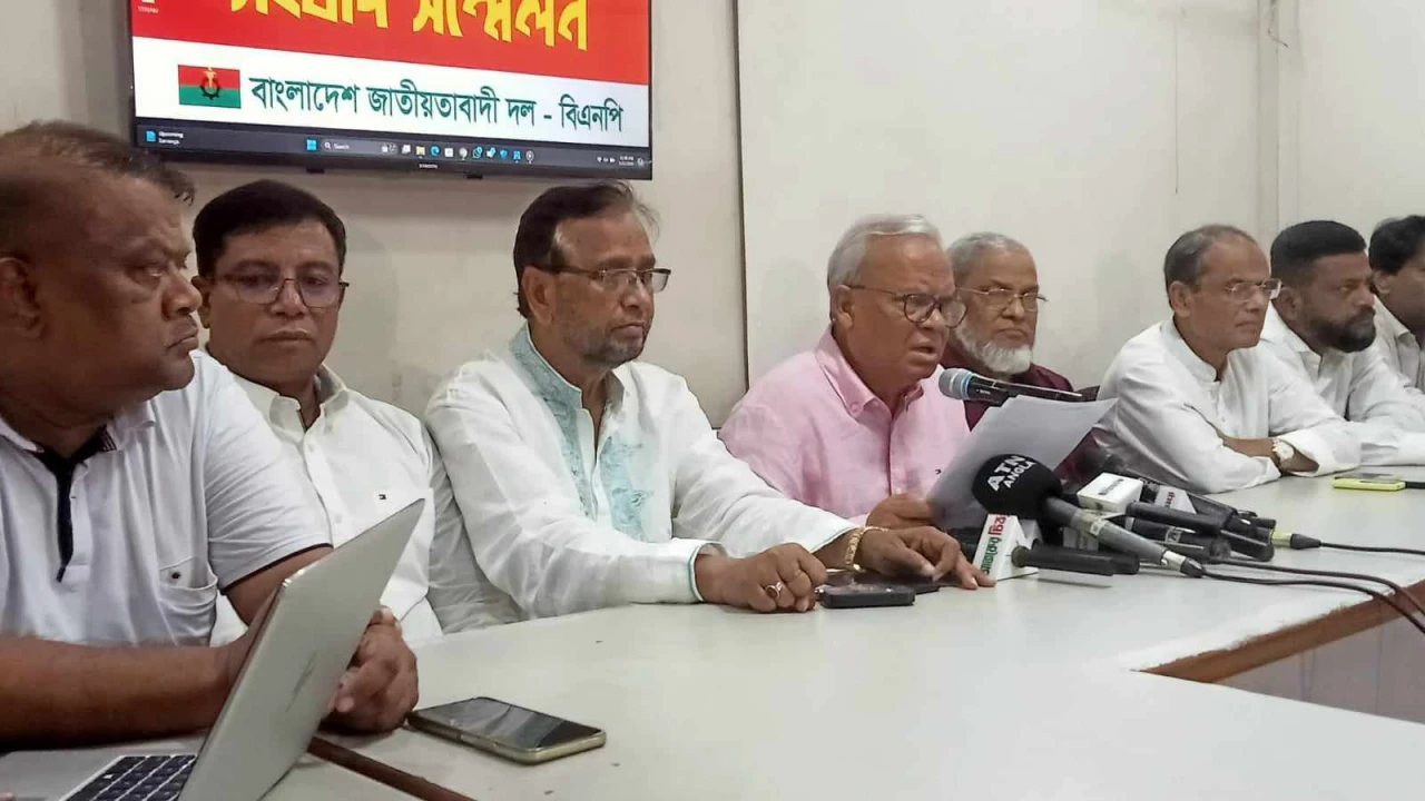 সপরিবারে সাবেক সেনাপ্রধানের ওপর মার্কিন নিষেধাজ্ঞায় সরকার স্তম্ভিত: রিজভী