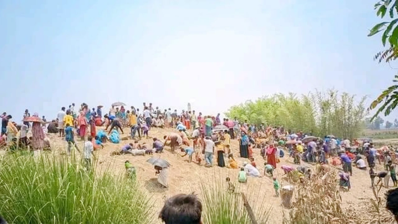 স্বর্ণের খোঁজে মাটি খুঁড়ছেন কয়েক হাজার মানুষ