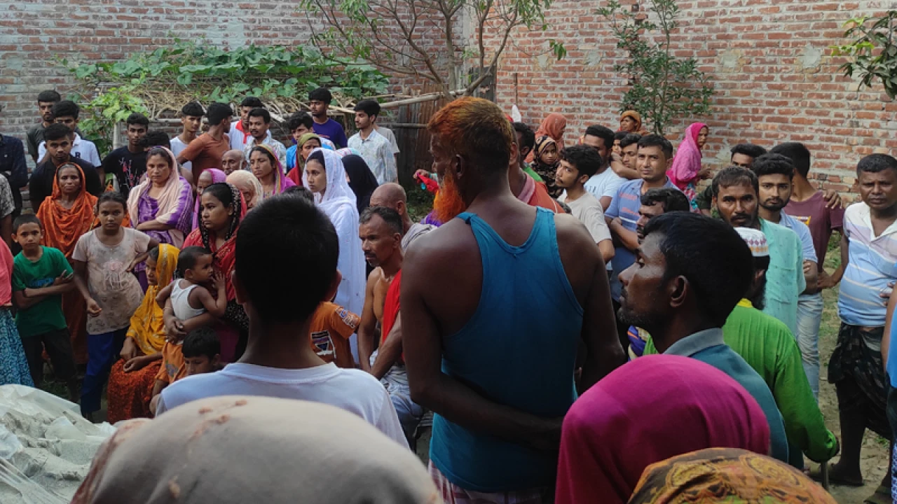 ‘ছেঁড়া প্যান্ট’ পরা নিয়ে স্ত্রীর সঙ্গে ঝগড়া, অভিমানে আত্মহত্যা