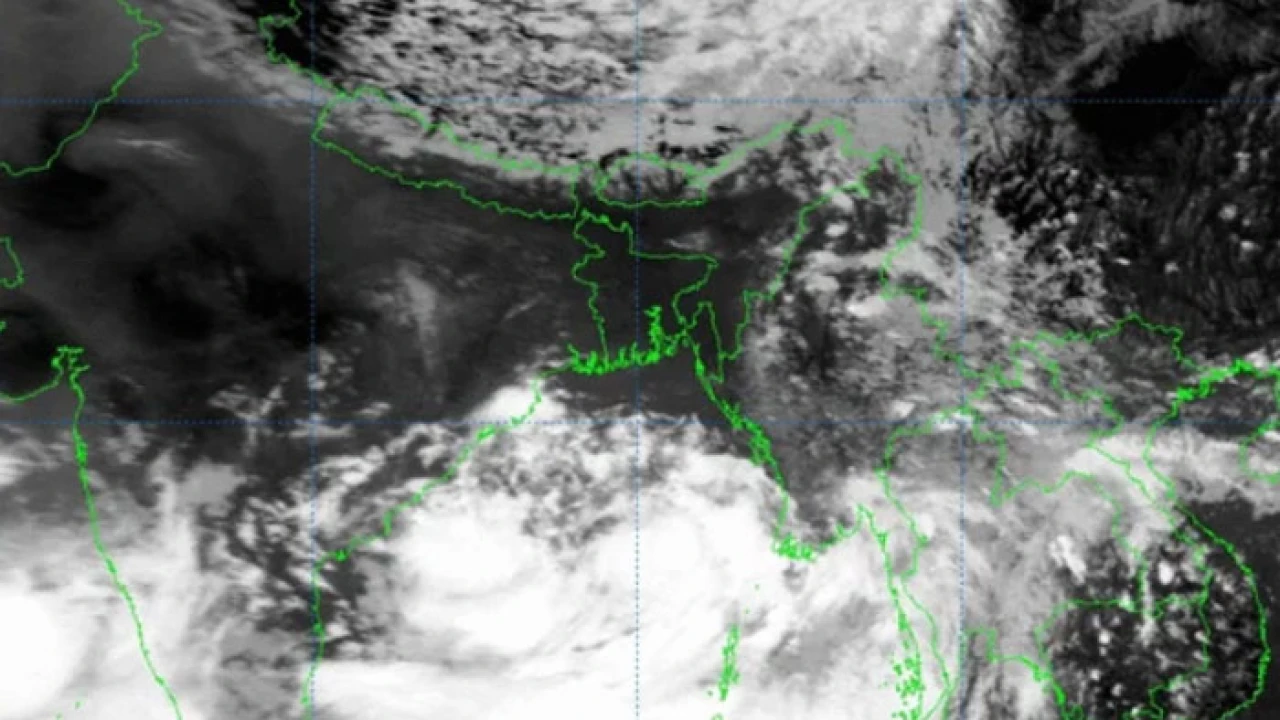 উপকূলের দিকে এগিয়ে আসছে ঘূর্ণিঝড় ‘রেমাল’