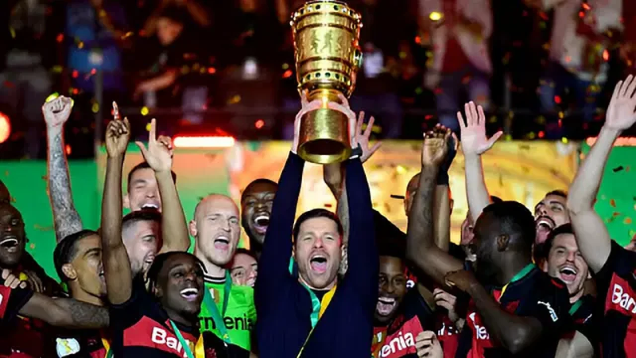 ৩১ বছর পর চ্যাম্পিয়ন লেভারকুসেন