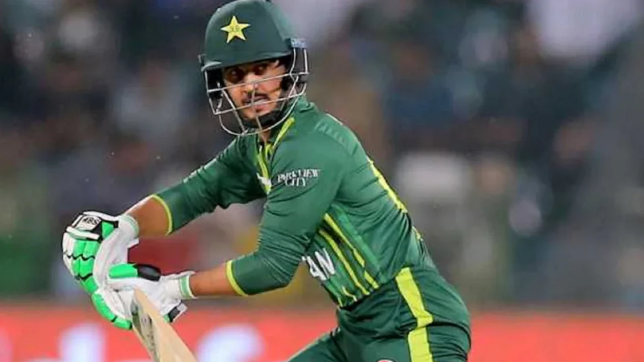 পাকিস্তান ‘দলের ভারসাম্য নষ্ট করছে সাইম আইয়ুব’