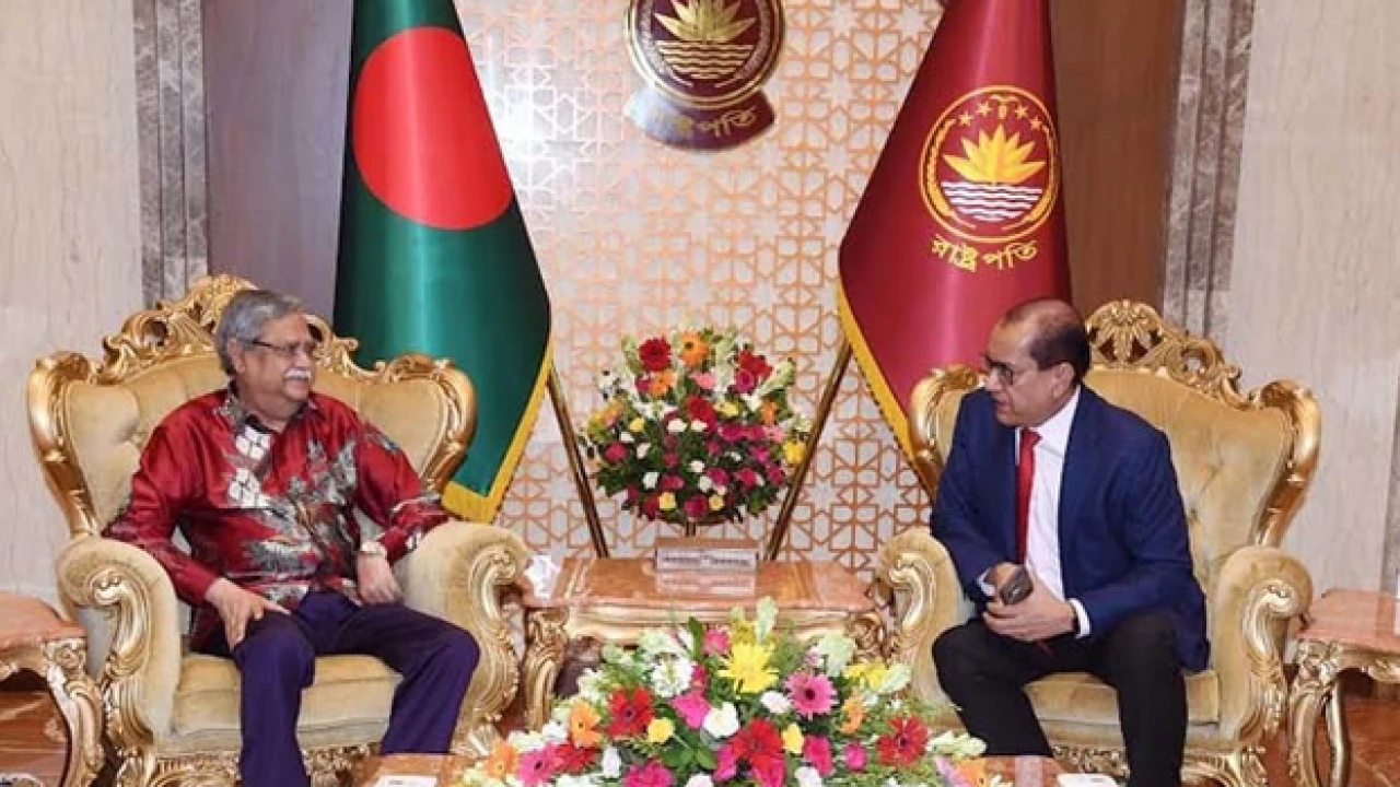 চিকিৎসায় বিদেশমুখিতা কমাতে পদক্ষেপ নেওয়ার নির্দেশ রাষ্ট্রপতির