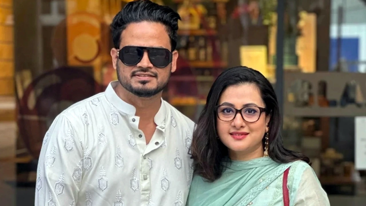 পূর্ণিমা বললেন, ‘আমার অসাধারণ স্বামী’