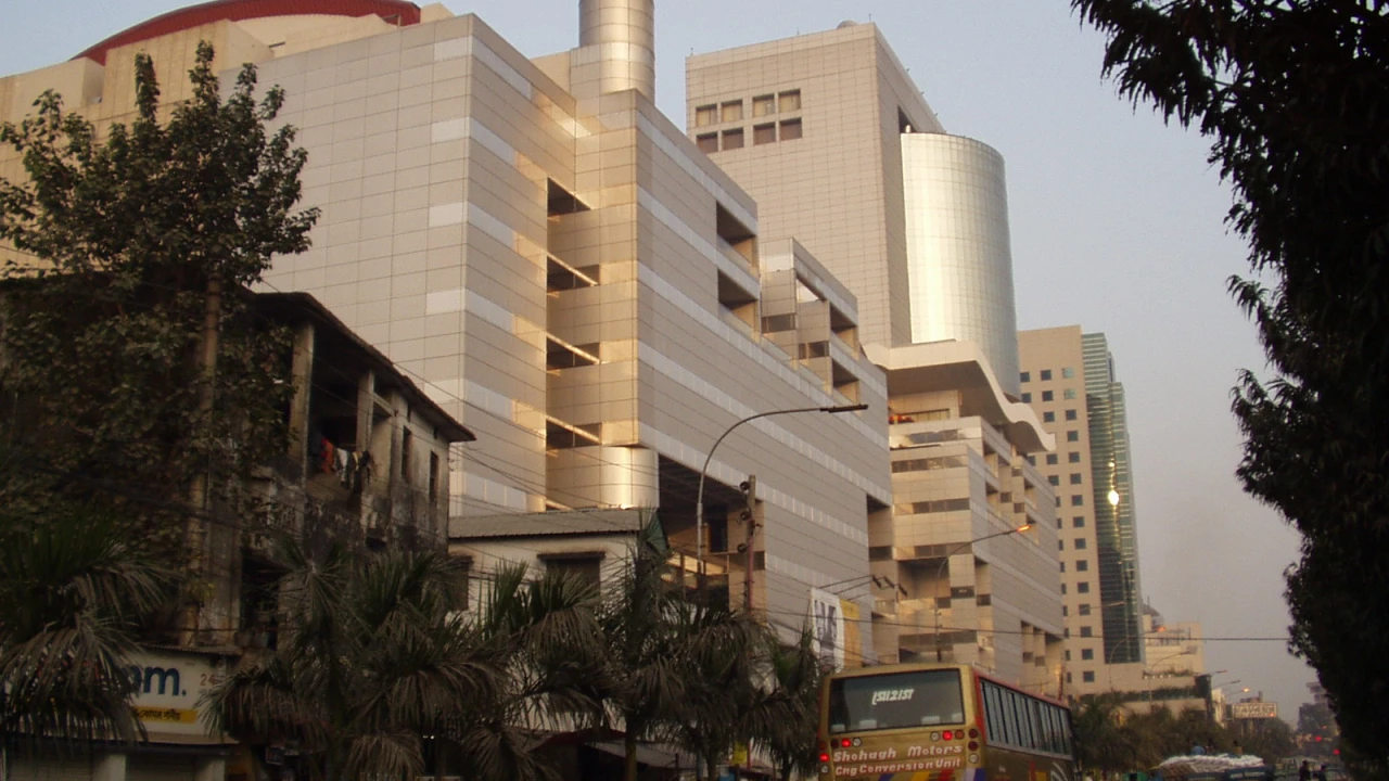 মঙ্গলবার বন্ধ ঢাকার যেসব মার্কেট ও দোকানপাট