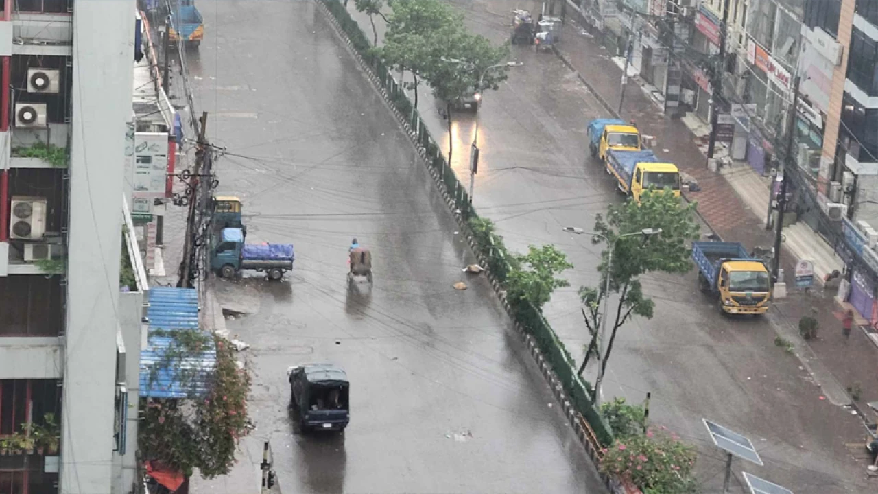 ঝড়-বৃষ্টিতে ঢাকার বায়ুমানে স্বস্তি