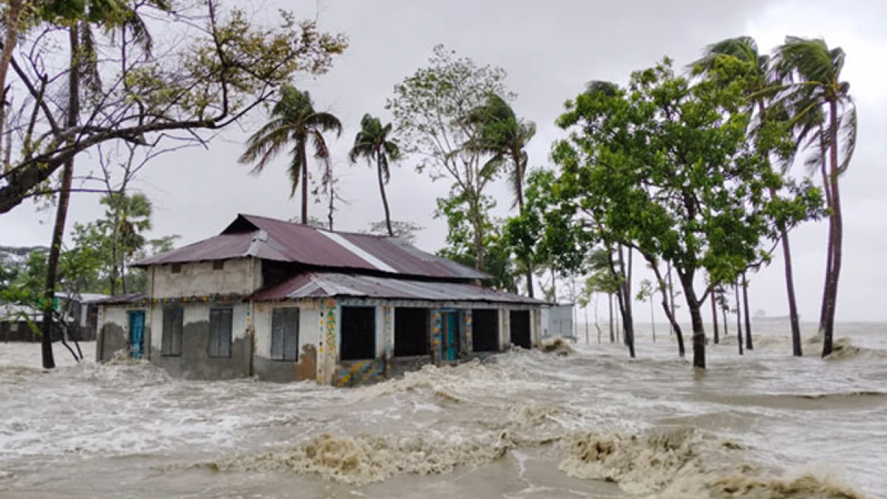ঘূর্ণিঝড় রিমালের তাণ্ডবে নিহত ১৬