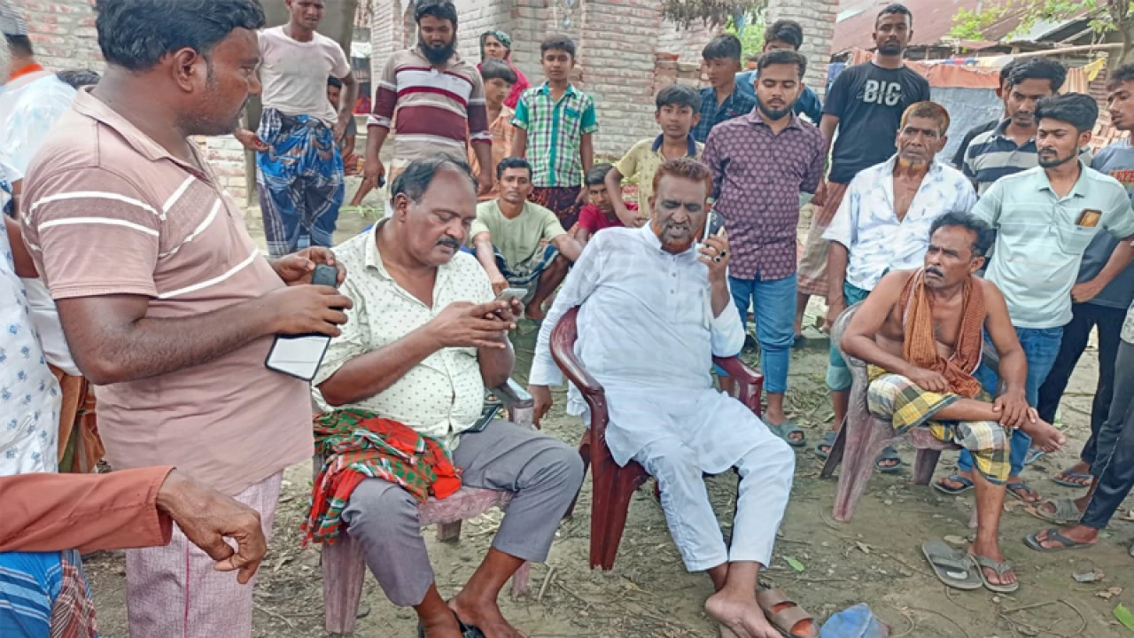 ভোটকেন্দ্রের সামনে প্রার্থীর সমর্থককে ছুরিকাঘাত