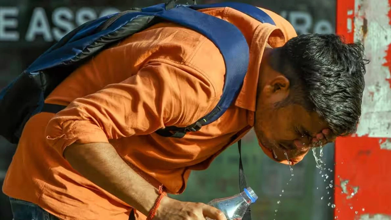 গরমের রেকর্ড ভাঙল দিল্লি, তাপমাত্রা ছাড়াল ৫২ ডিগ্রি