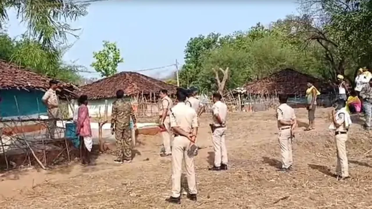 পরিবারের ৮ জনকে কুপিয়ে হত্যার পর যুবকের আত্মহত্যা
