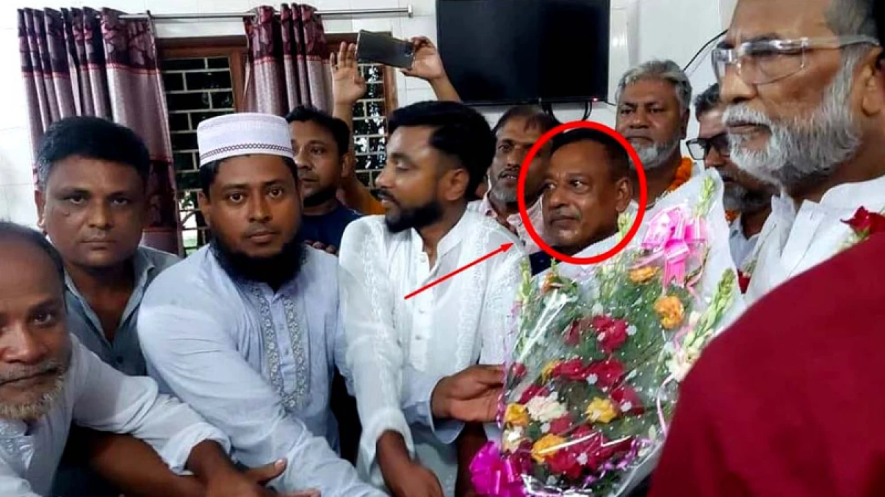 উপজেলা চেয়ারম্যানকে ‘শুভেচ্ছা জানিয়ে’ পদ হারালেন শ্রমিকদল নেতা